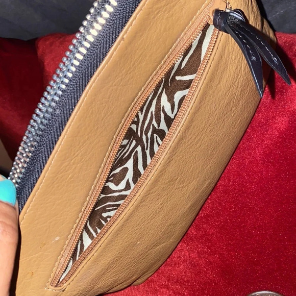Brighton Couture  Fashionista Runway Tan zipper leather clutch - Picture 9 of 12